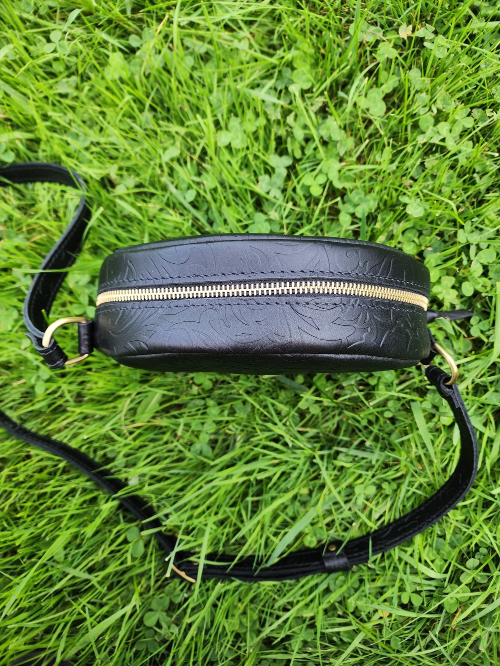 Portland Leather Large Circle Crossbody Black Dahlia - Picture 5 of 6